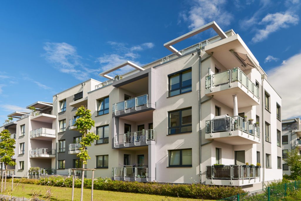 Modernes Mehrfamilienhaus